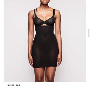 SKIMS sheer sculpt slip onyx XL